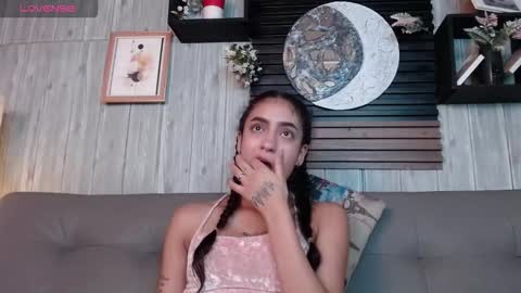 Layla online show from November 30, 1:32 am