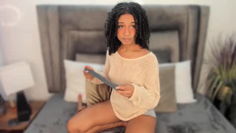 Snapshot of layla_clarke chatting on February 28, 3:37 am layla_clarke online show from February 28, 3:37 am