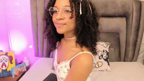 Snapshot of layla_clarke chatting on September 16, 4:42 am layla_clarke online show from September 16, 4:42 am