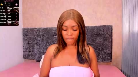 L A Y L A online show from October 20, 12:52 pm