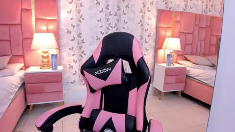 Snapshot of laylaadoll_ chatting on October 4, 7:29 pm Lau online show from October 4, 7:29 pm