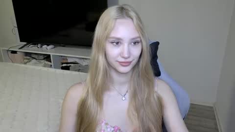 LaylaPretty001 online show from April 17, 4:25 am