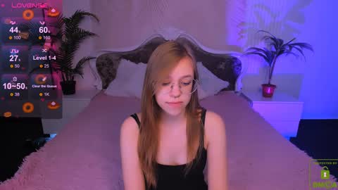 layriantavee online show from December 20, 6:40 am