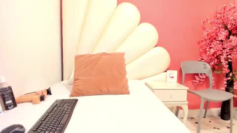 Snapshot of lea_wilson chatting on March 7, 8:33 pm Lea online show from March 7, 8:33 pm
