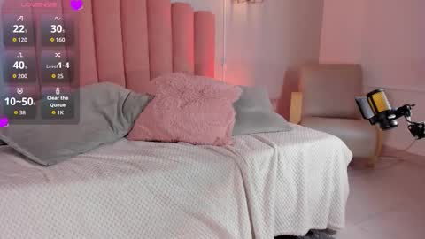 Leah online show from October 18, 6:31 pm