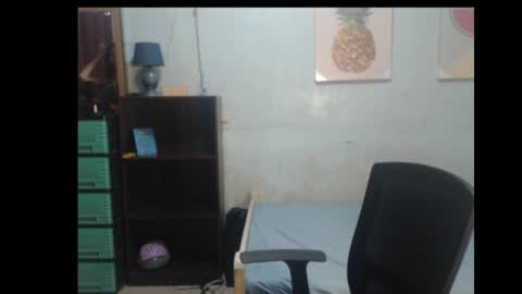 Snapshot of leah_fucker chatting on October 5, 9:42 pm leah_fucker online show from October 5, 9:42 pm