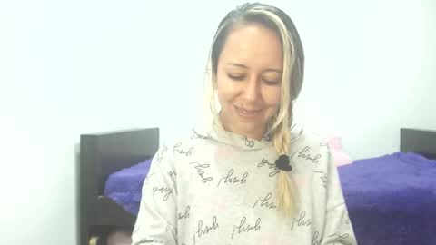 Snapshot of leah_susman chatting on September 30, 1:55 am leah_susman online show from September 30, 1:55 am