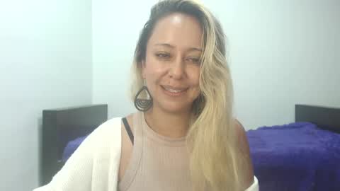 Snapshot of leah_susman chatting on October 7, 2:05 am leah_susman online show from October 7, 2:05 am
