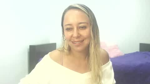 Snapshot of leah_susman chatting on October 1, 2:16 am leah_susman online show from October 1, 2:16 am