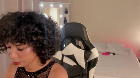 leahaltomm online show from March 4, 8:38 pm