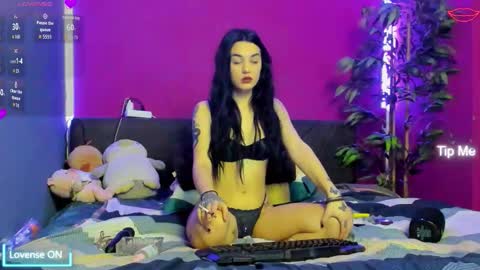 leeah noir online show from December 2, 4:31 pm