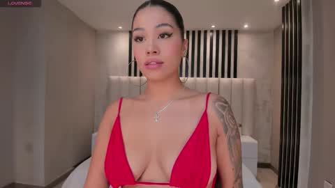 leahnovac online show from November 16, 12:05 pm