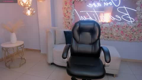 Snapshot of leahnovac chatting on October 12, 1:13 pm leahnovac online show from October 12, 1:13 pm