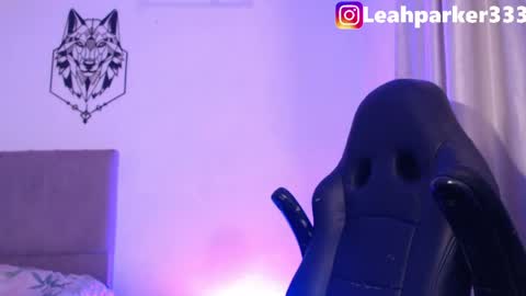leahparker33 online show from May 20, 3:25 am