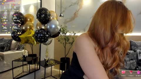 Snapshot of leathompson1 chatting on December 31, 12:54 am online show from December 31, 12:54 am