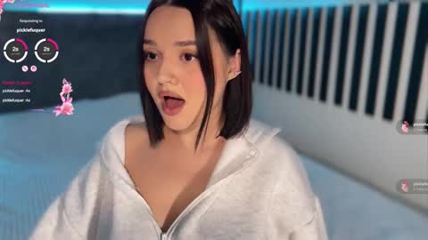 Amelie online show from November 16, 8:20 pm