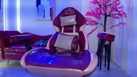 Snapshot of leia_queens chatting on October 16, 12:30 pm Leia. online show from October 16, 12:30 pm