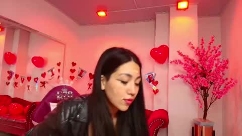 Snapshot of leia_queens chatting on February 17, 11:13 am Leia. online show from February 17, 11:13 am