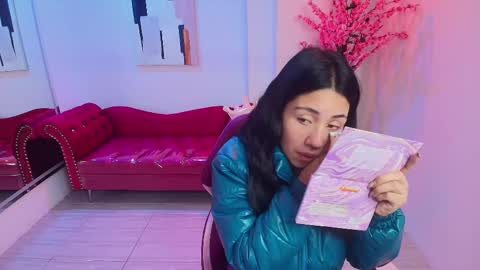 Snapshot of leia_queens chatting on February 26, 11:11 am Leia. online show from February 26, 11:11 am
