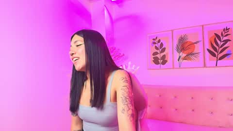 Snapshot of leia_queens chatting on February 7, 3:24 am Leia. online show from February 7, 3:24 am