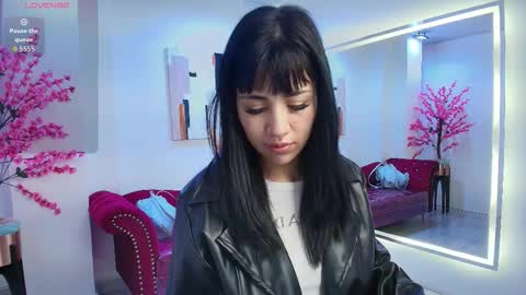Snapshot of leia_queens chatting on October 6, 11:16 am Leia. online show from October 6, 11:16 am