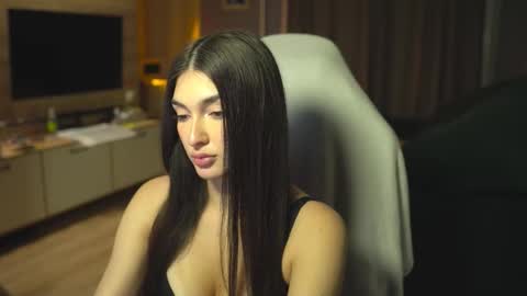 Leila online show from November 12, 7:12 pm