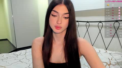 Leila online show from January 30, 7:15 pm