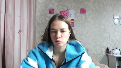 Snapshot of leila_bambi_ chatting on October 14, 8:06 am leila_bambi_ online show from October 14, 8:06 am