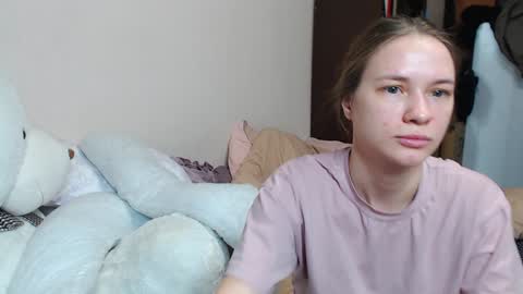Snapshot of leila_bambi_ chatting on December 9, 9:06 am leila_bambi_ online show from December 9, 9:06 am