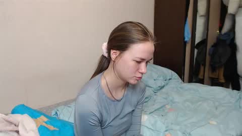 Snapshot of leila_bambi_ chatting on February 17, 5:04 am leila_bambi_ online show from February 17, 5:04 am
