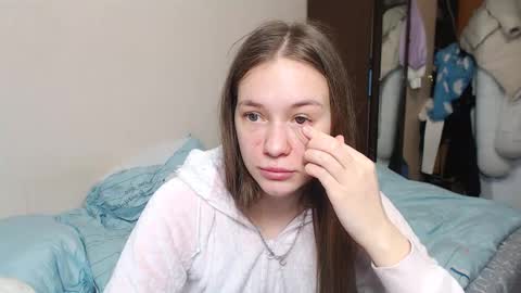 Snapshot of leila_bambi_ chatting on February 12, 4:33 pm leila_bambi_ online show from February 12, 4:33 pm
