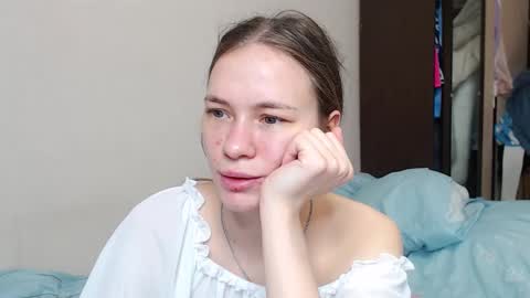 Snapshot of leila_bambi_ chatting on February 10, 2:26 pm leila_bambi_ online show from February 10, 2:26 pm