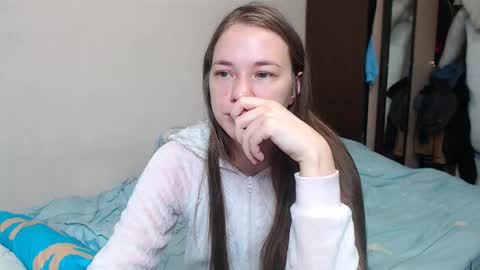 Snapshot of leila_bambi_ chatting on February 17, 7:12 pm leila_bambi_ online show from February 17, 7:12 pm