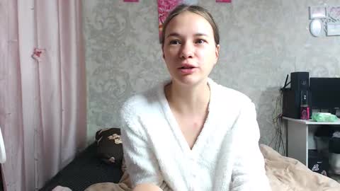 Snapshot of leila_bambi_ chatting on October 17, 9:23 am leila_bambi_ online show from October 17, 9:23 am