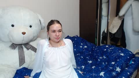 Snapshot of leila_bambi_ chatting on January 28, 7:32 am leila_bambi_ online show from January 28, 7:32 am