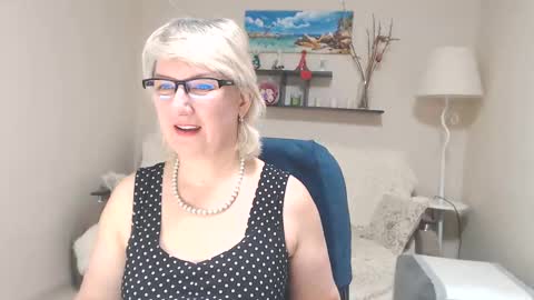 Snapshot of leilamays chatting on March 11, 4:08 am Leila Kinky online show from March 11, 4:08 am