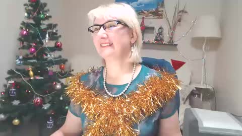 Snapshot of leilamays chatting on December 24, 6:44 am Leila Kinky online show from December 24, 6:44 am