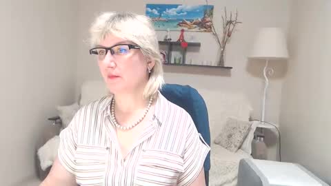 Snapshot of leilamays chatting on March 7, 6:02 am Leila Kinky online show from March 7, 6:02 am