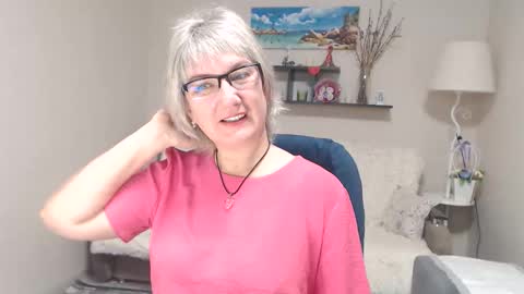 Snapshot of leilamays chatting on October 15, 5:21 am Leila Kinky online show from October 15, 5:21 am