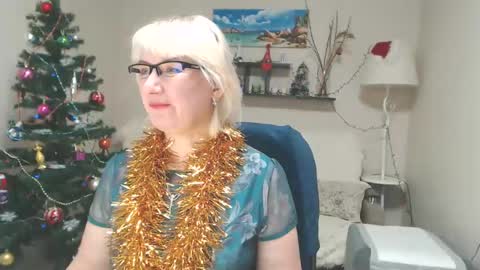 Snapshot of leilamays chatting on December 28, 11:19 am Leila Kinky online show from December 28, 11:19 am