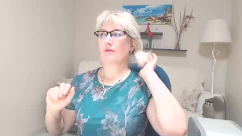 Snapshot of leilamays chatting on February 21, 5:02 am Leila Kinky online show from February 21, 5:02 am