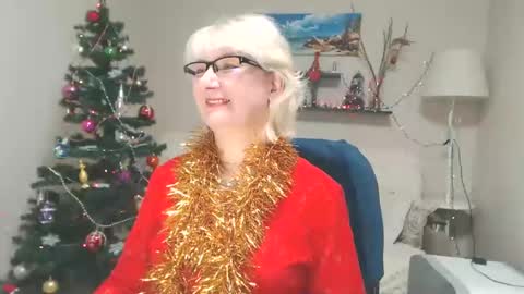 Snapshot of leilamays chatting on January 4, 4:44 am Leila Kinky online show from January 4, 4:44 am