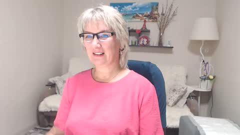 Snapshot of leilamays chatting on September 27, 4:08 am Leila Kinky online show from September 27, 4:08 am