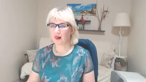 Snapshot of leilamays chatting on February 8, 3:08 am Leila Kinky online show from February 8, 3:08 am