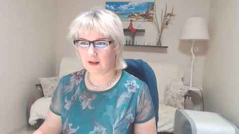 Snapshot of leilamays chatting on February 9, 6:11 am Leila Kinky online show from February 9, 6:11 am