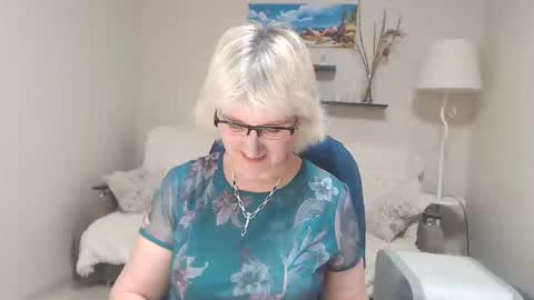 Snapshot of leilamays chatting on February 7, 1:11 pm Leila Kinky online show from February 7, 1:11 pm