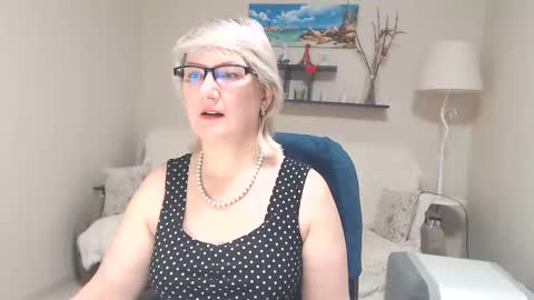 Snapshot of leilamays chatting on March 9, 3:43 am Leila Kinky online show from March 9, 3:43 am