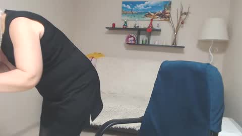 Snapshot of leilamays chatting on December 5, 5:26 am Leila Kinky online show from December 5, 5:26 am