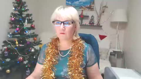 Snapshot of leilamays chatting on December 23, 1:35 pm Leila Kinky online show from December 23, 1:35 pm