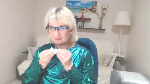 Snapshot of leilamays chatting on March 5, 6:23 am Leila Kinky online show from March 5, 6:23 am